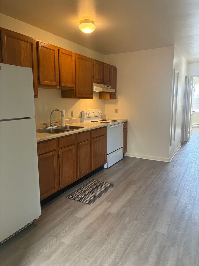 Foto del edificio - Bright & Spacious 2BR Top-Floor Apartment ...