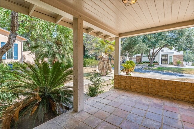 Foto del edificio - ALAMO HEIGHTS I.S.D.