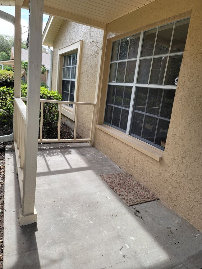 Building Photo - Sought After Raintree Manor Townhome