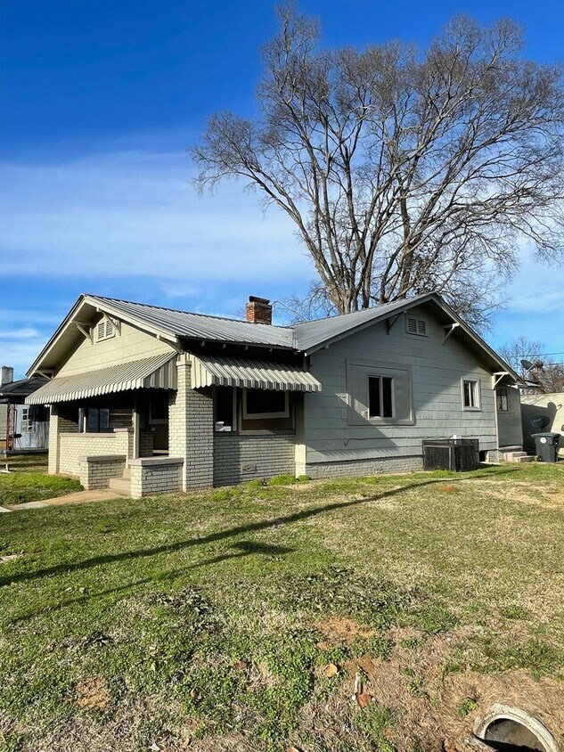 Beautiful 3 bed, 1 bath Home in West Birmi... House Rental in