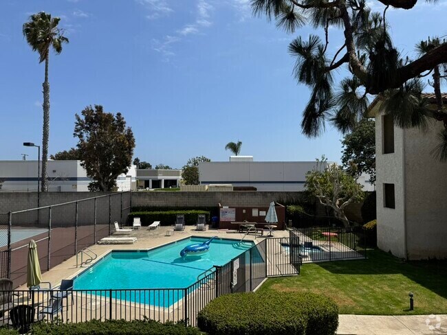 Building Photo - 7735 Newman Ave