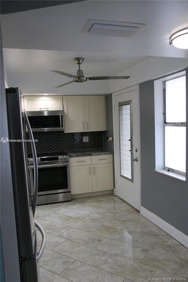 Foto del edificio - 1401 NE 191st St