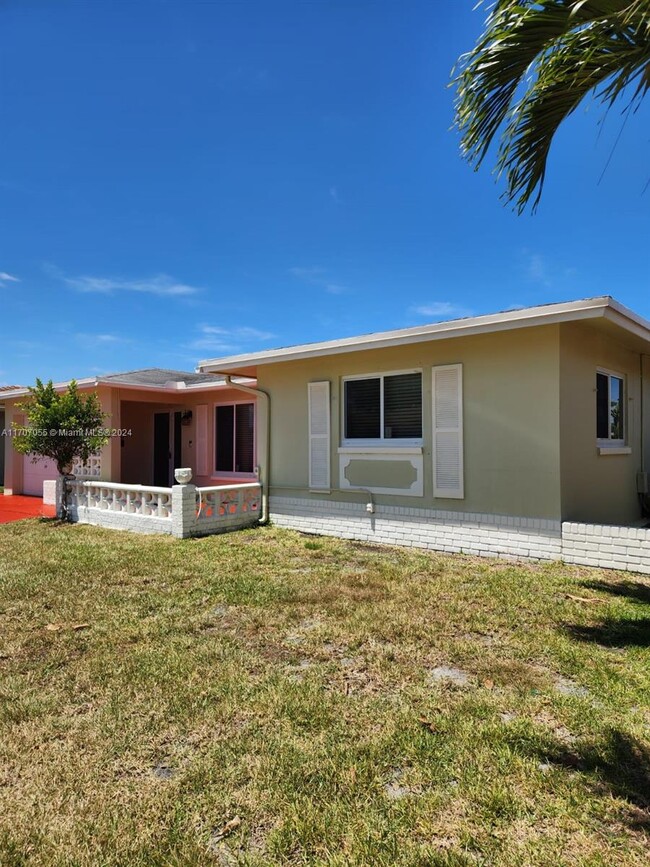 Foto del edificio - 6807 NW 58th Ct