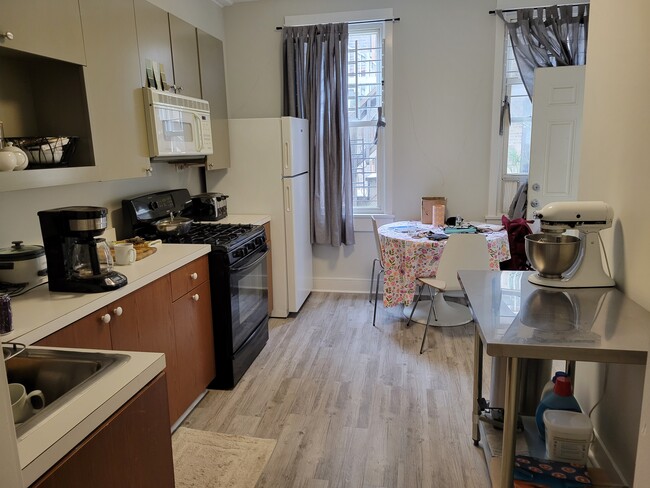 Kitchen - 1901 S Allport St