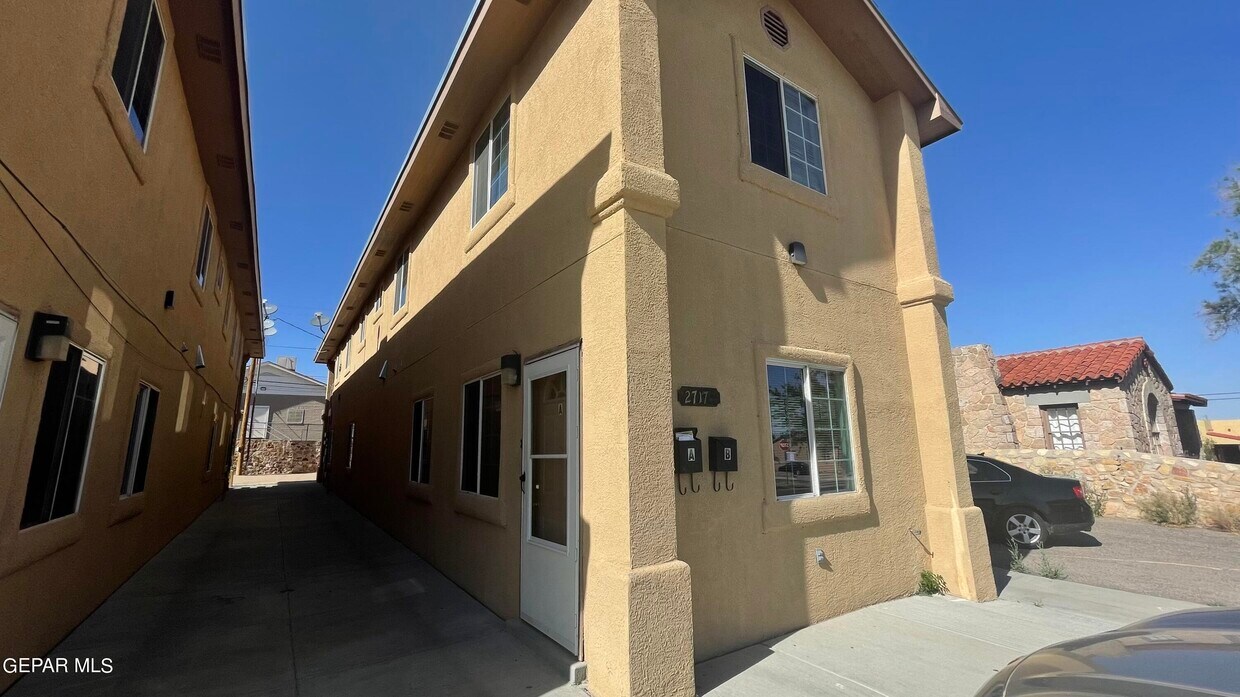 Primary Photo - 2717 Idalia Ave