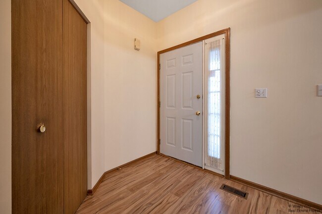 Building Photo - 2811 Odlum Dr