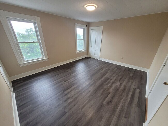 Building Photo - 276 Notre Dame Ave