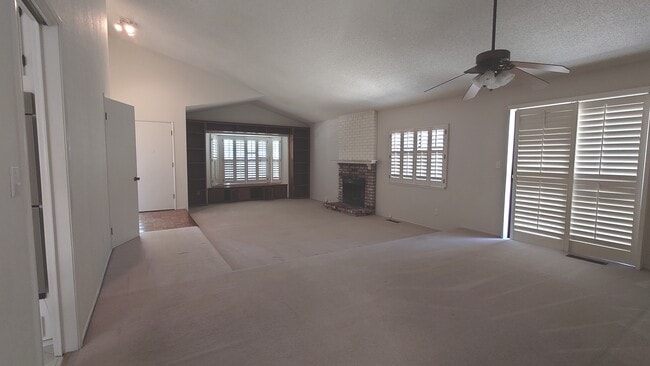 Building Photo - 636 Montezuma Ct