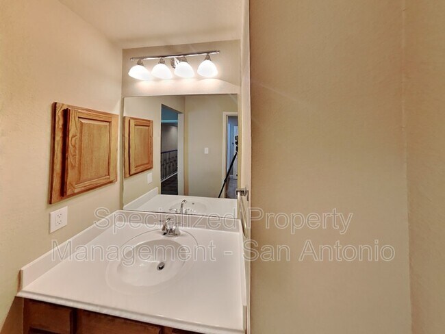 Building Photo - 531 Calm Springs