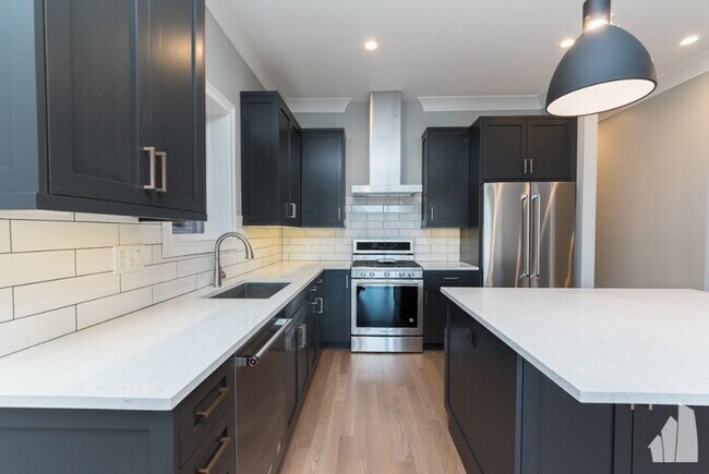 Foto del edificio - 2314 N Southport Ave