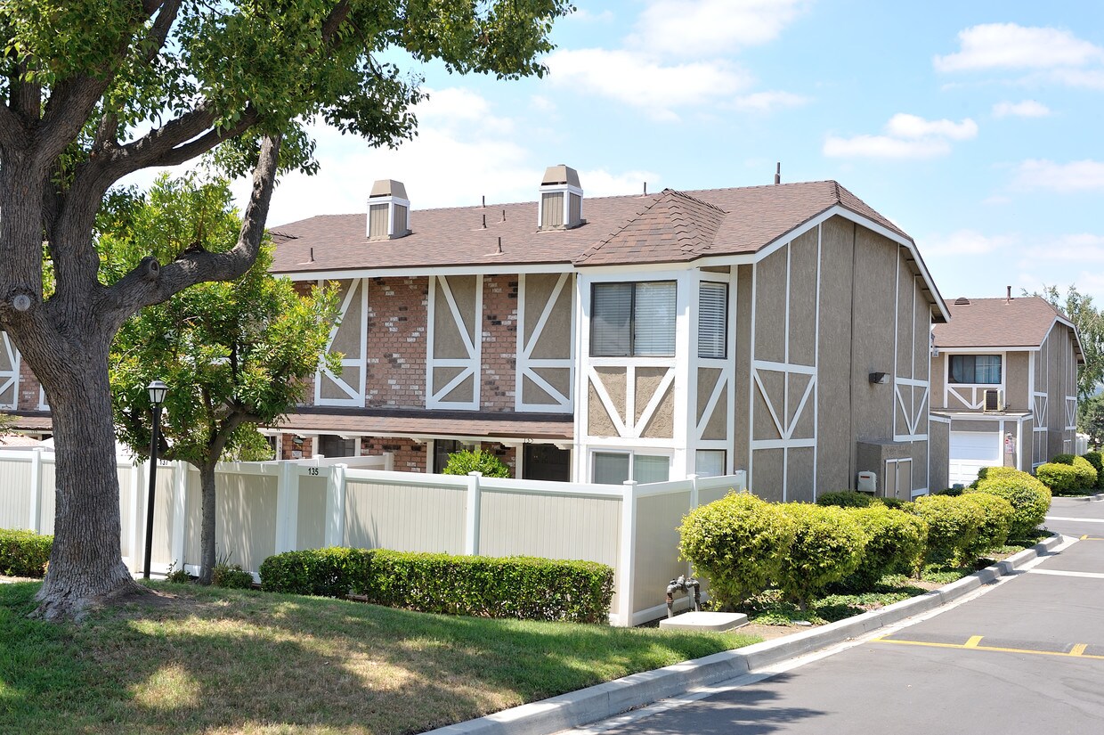 135 Greenbriar Ln, La Puente, CA 91744 Townhome Rentals in La Puente
