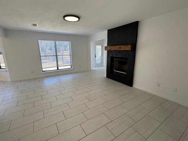 Foto del edificio - 12604 Shady Acres Dr
