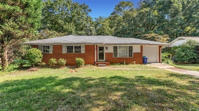 2726 Hollywood Dr