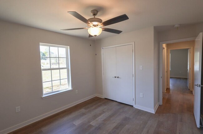 Building Photo - 8435 Garrett Dr
