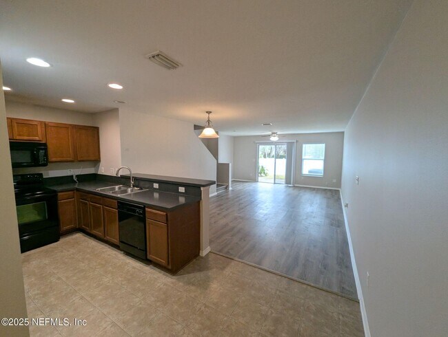 Foto del edificio - 277 Michelangelo Pl