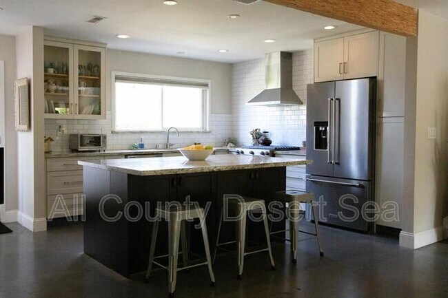 Foto del edificio - 8121 Foxhall Dr