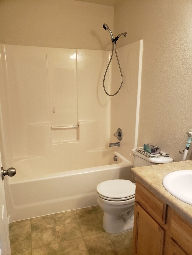 Building Photo - 218 Country West Rd