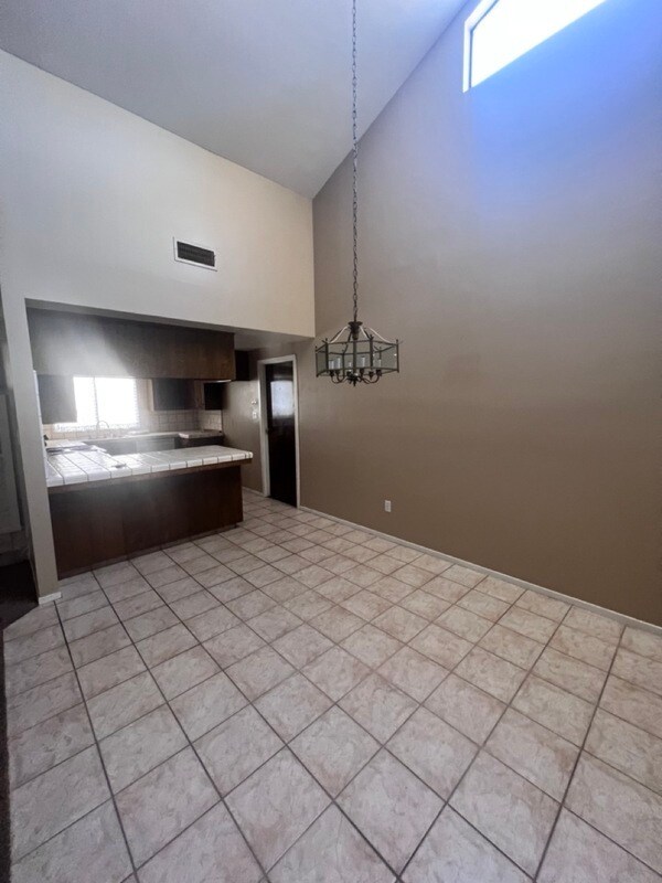Foto del edificio - 5500 Lennox Ave