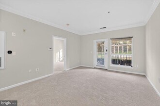 Building Photo - 4860 Eisenhower Ave