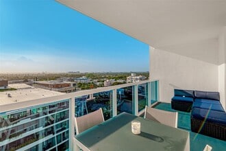 Building Photo - 2301 Collins Ave