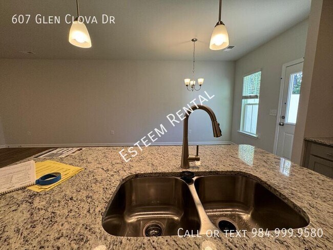 Building Photo - 607 Glen Clova Dr