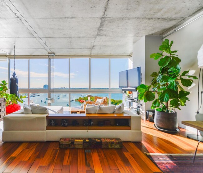 Foto del edificio - 7930 West Dr