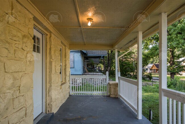 Foto del edificio - 5517 Woodland Ave