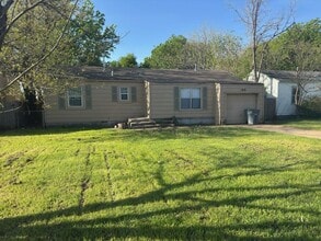 Building Photo - 1810 NW Lawton Ave