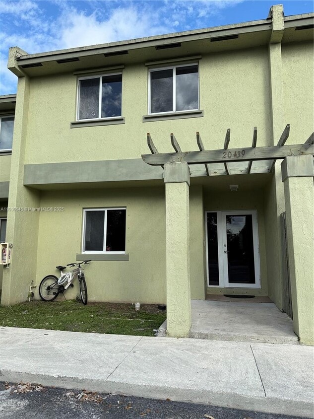 Primary Photo - 20439 NW 15th Ave