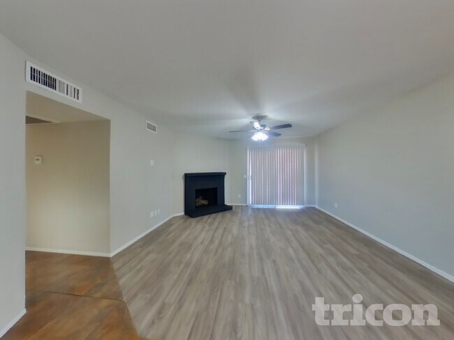 Foto del edificio - 570 W Myrna Ln