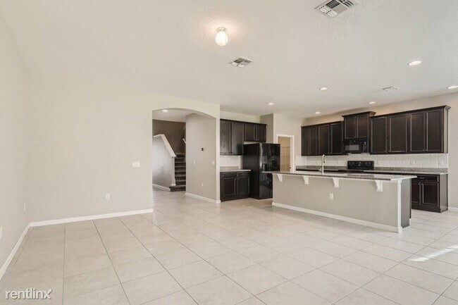 Foto del edificio - 5 br, 4 bath House - 6812 Goldflower Ave
