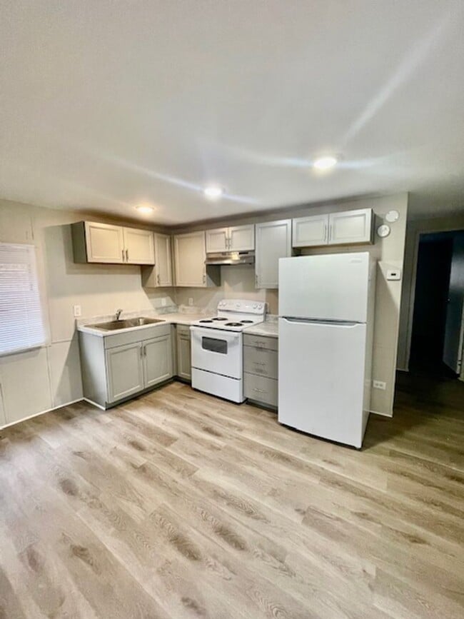 Building Photo - Adorable  3 bedroom 2 bath Mobile Home located it Dallas