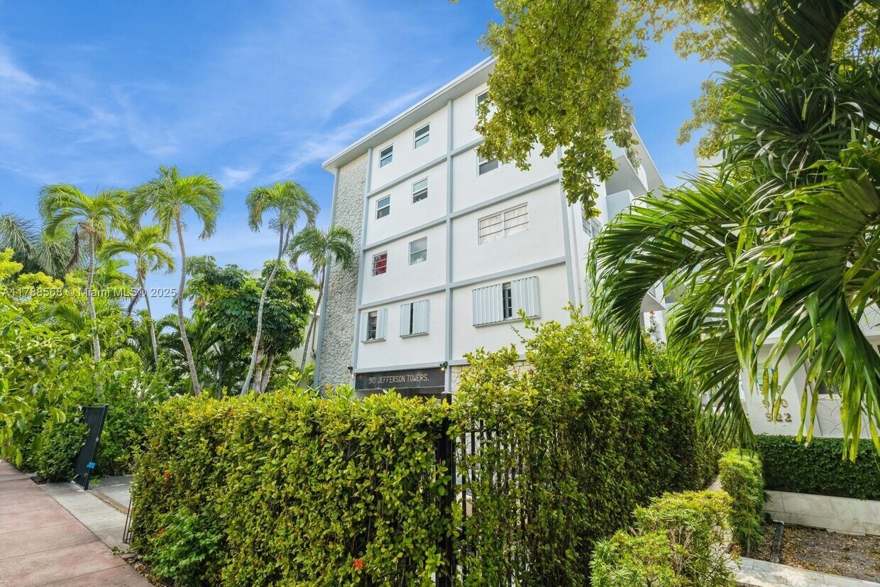 Foto principal - 910 Jefferson Ave