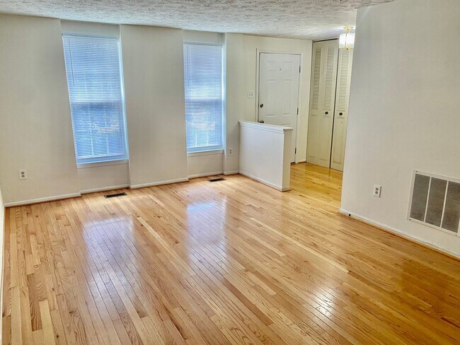Foto del edificio - Lovely 3BR/2.5BA Townhome in Park Summit!