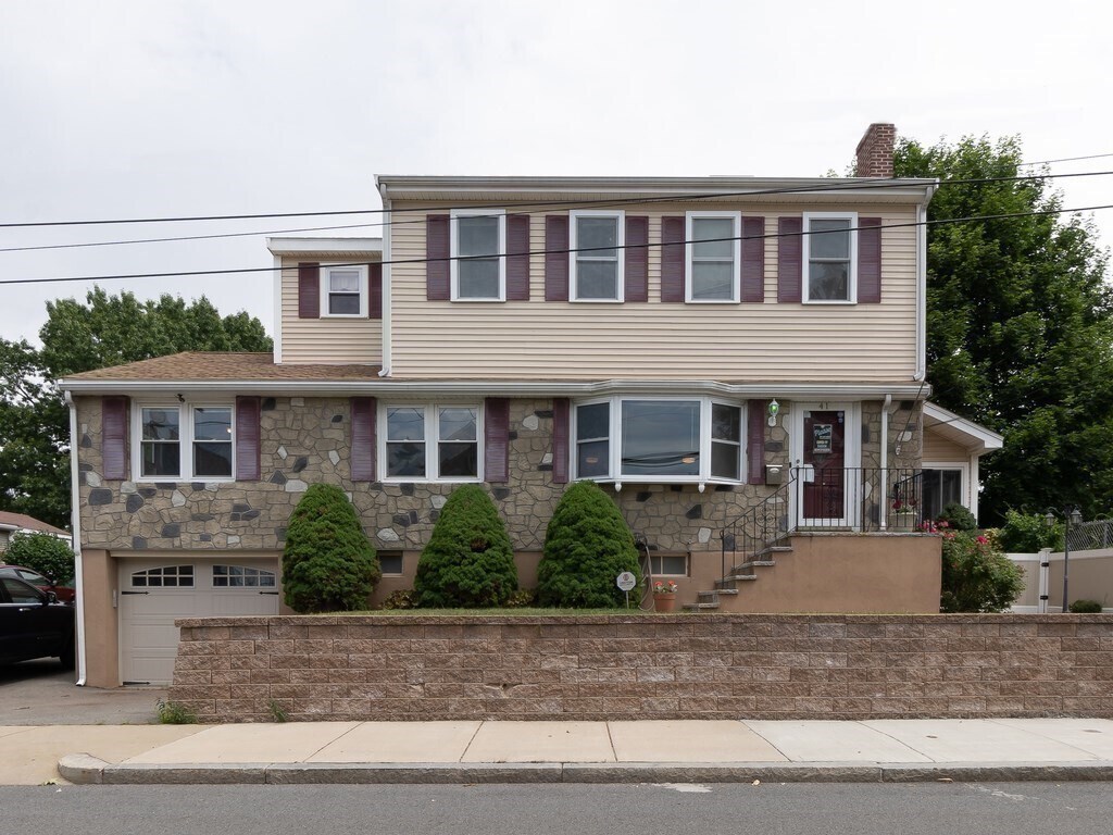 Primary Photo - 41 Chesterfield St