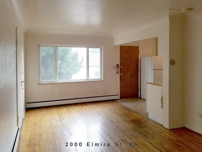 Building Photo - * $1000  Great location off Montview and Elmira