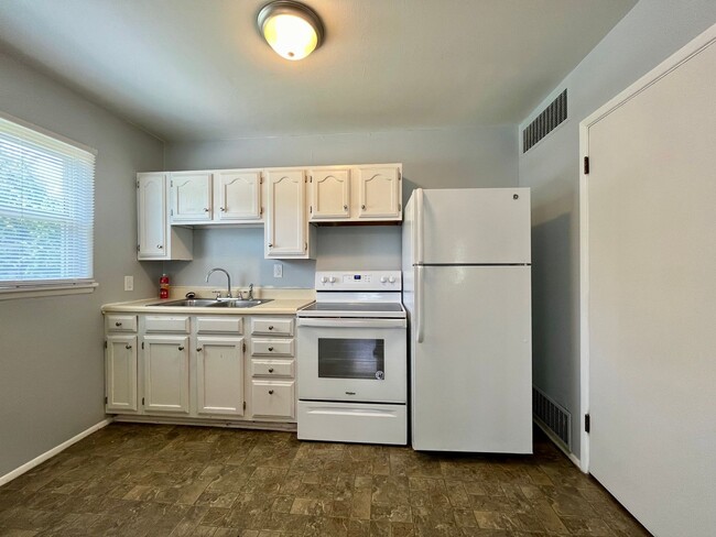 Building Photo - 703 West Main - Duplex