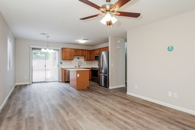 Building Photo - 195 W Brangus Way