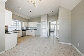 Building Photo - 5507 Village Springs Dr