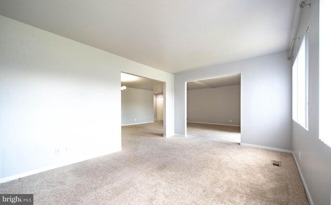 Building Photo - 35 Stonehenge Cir