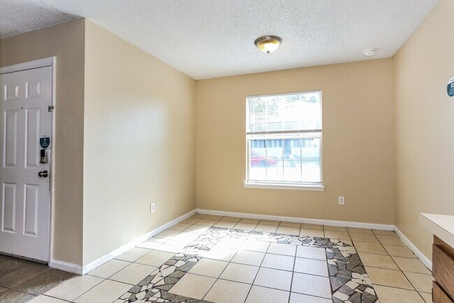 Building Photo - 2409 Mc Quade St