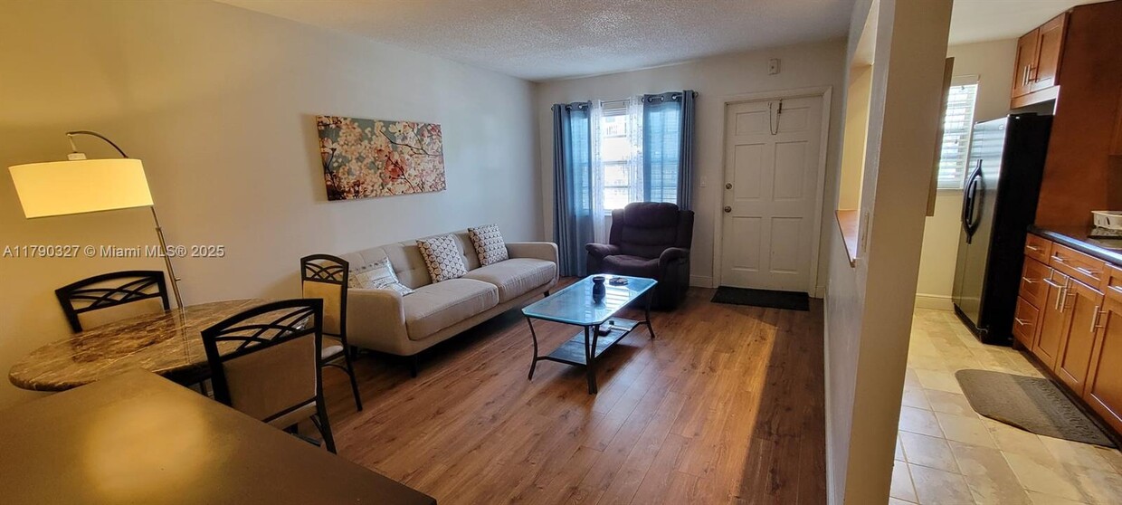 Foto principal - 415 NE 2nd St