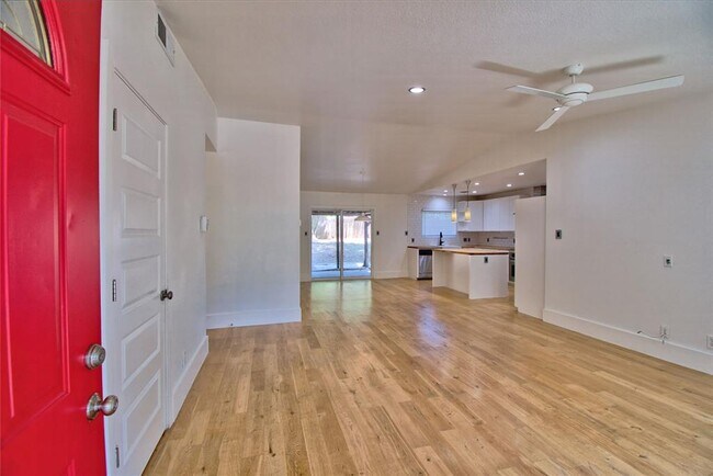 Building Photo - 2604 Sherwood Ln