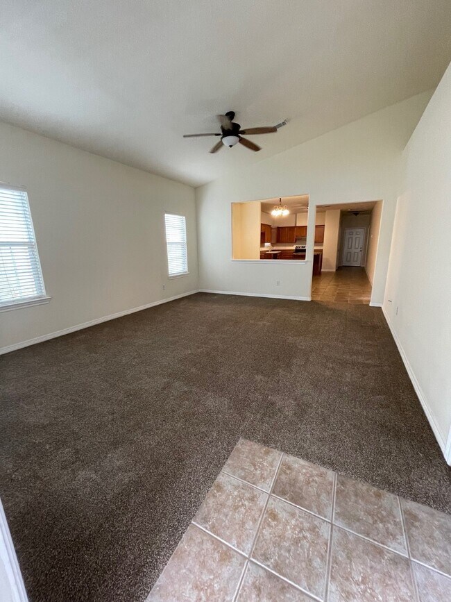 Foto del edificio - 10235 Berry Hill Ln