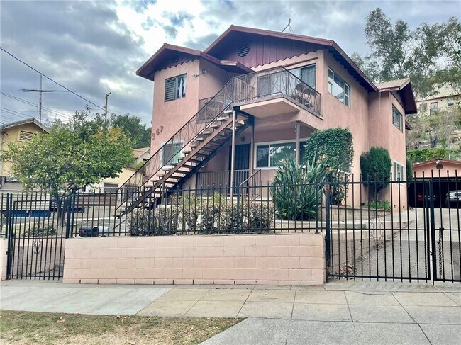 Building Photo - 567 E Avenue 28