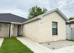 Building Photo - 929 Houston St