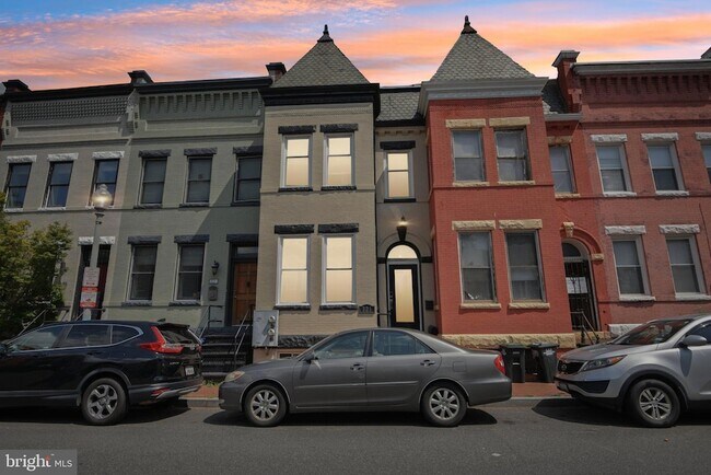 Building Photo - 321 Elm St NW