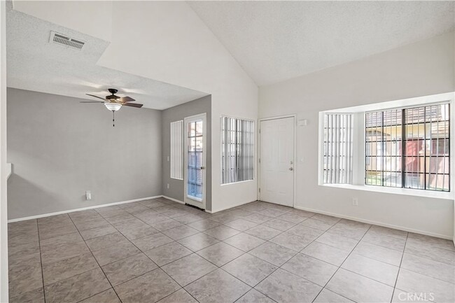 Building Photo - 1113 Turquoise St