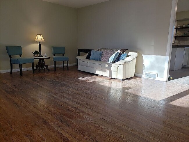 Foto del edificio - 1405 Reetz Rd