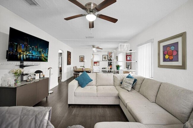 Foto del edificio - 600 NW 34th Ave
